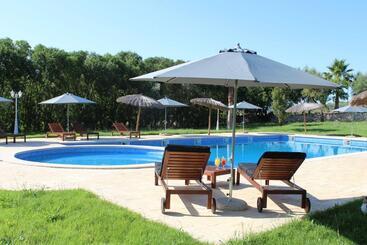 هتل Retreat Finca Son Manera