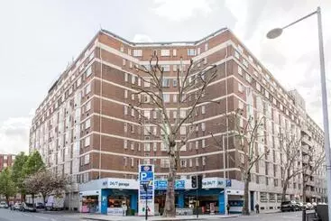 هتل Chelsea Cloisters