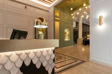 Hotel Eugenia De Montijo, Autograph Collection