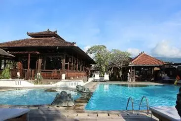 בית מלון כפרי Bali Taman Beach Resort & Spa Lovina