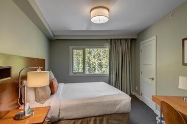 The Juniper Hotel & Bistro