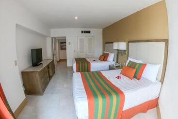هتل Tesoro Ixtapa Beach Resort