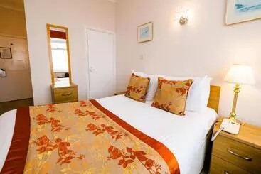 בית מלון כפרי Raven Hall