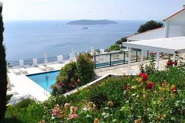 Skiathos Club Hotel Suites