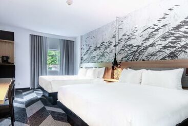 هتل Doubletree By Hilton Quebec Resort