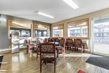 ホテル Empire Inn & Suites