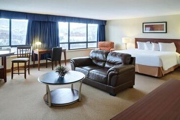 בית מלון כפרי Greenwood Inn & Suites