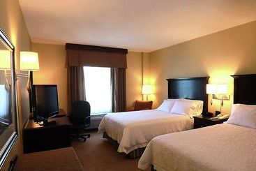 Otel Hampton Inn & Suites By Hilton Laval