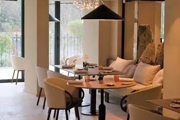 هتل Les Etangs De Corot