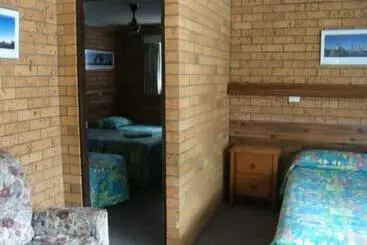 Coastal Bay Motel