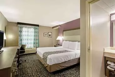 Отель La Quinta Inn By Wyndham Radford