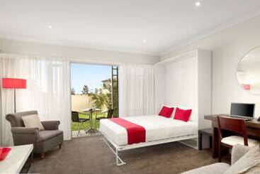 בית מלון כפרי Quest Sanctuary Lakes