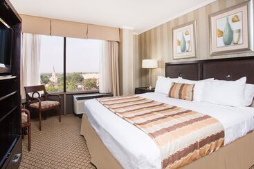 Ramada Hotel & Conf Center By Wyndham Augusta Downtown