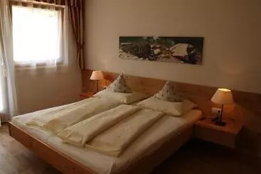 ベッドアンドブレックファースト Cafe Schneider