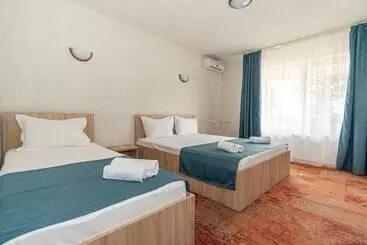 Hotel Mera Holiday Resort