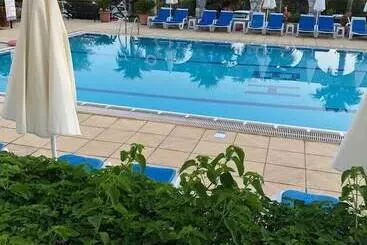 Hotel Bare Hill Holiday Village