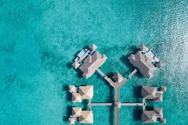 هتل The St. Regis Bora Bora Resort
