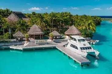 هتل The St. Regis Bora Bora Resort