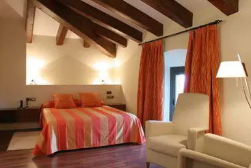Отель Castell de L'Oliver
