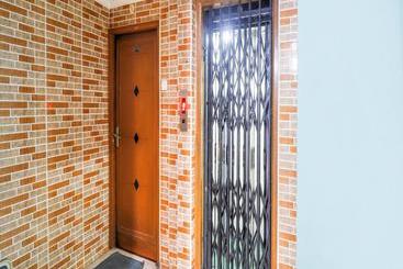 Hotel Oyo 77418 Golden Park