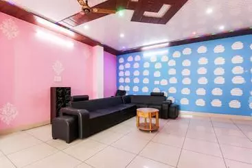 Hotel Oyo Rtk109 Star  & Restaurant