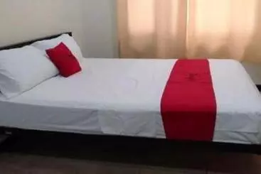 Hotel Reddoorz Premium @ Paseo Verde Las Pinas