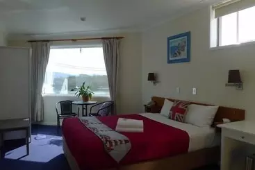 Watersedge Motel