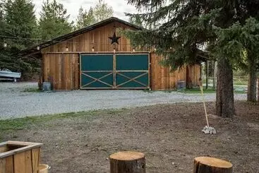 Mökkimajoitus Idabel Lake Estate