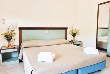 בית מלון כפרי Club   Baia Dei Gigli