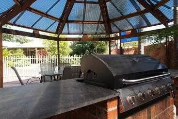 בית מלון כפרי Golf Place Inn