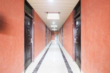 호텔 Oyo 78080 Dc Guest House