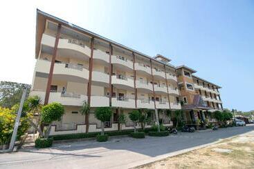 Hotel Oyo 75387 4 Men Court