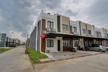 Hotel Oyo 90211 Isidji Inn