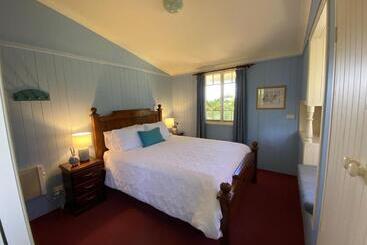 Bed and Breakfast Big Fella Wines & Accommodation