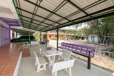 Hotel Oyo 931 Sor Chareanpanit