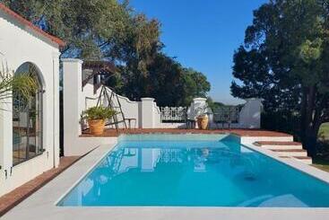 پانسیون Deux Frères Wine Estate & Luxury Villas