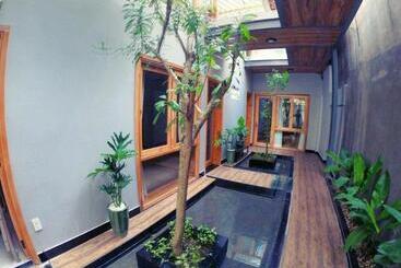 هتل Yellow House Boutique