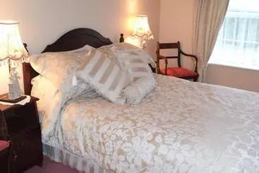 Отель Grove Farm House