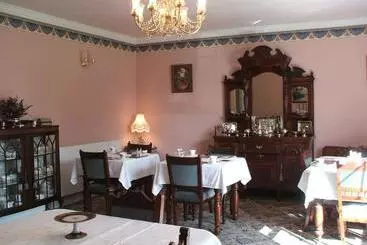 Hotel Grove Farm House