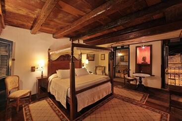 هتل Pousada Do Amparo