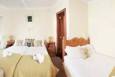 هتل Rusheen Bay House