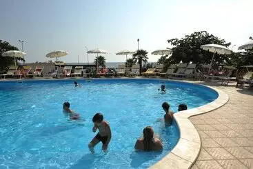 בית מלון כפרי Villaggio Club Eden