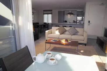 מלון דירות The Waterfront Suites Heritage Collection