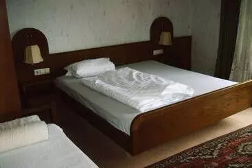 ホテル Monteurpension Guenter