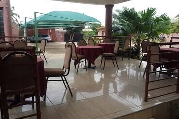 Hotel Restall Guest Lodge