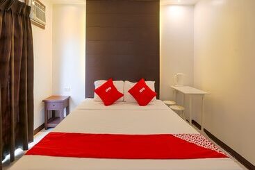 فندق Oyo 759 El Ronaldo Suites