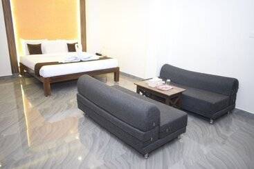 Hotel Sai Senthoor Paradise