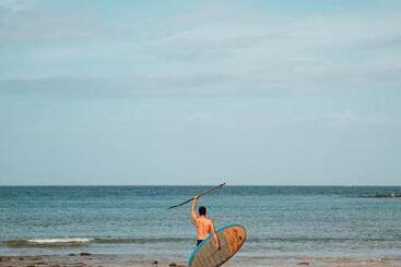 هتل Hostel Island Paradise, Saboga Lodge And Villa Noelia