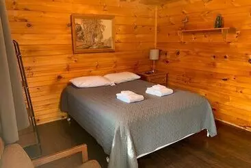 Pine Crest Motel & Cabins