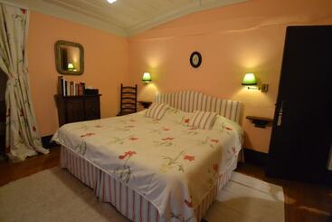 کلبه Casa De Sezim